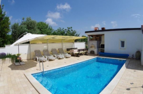 Ferienwohnung mit privatem Pool in Vinkuran